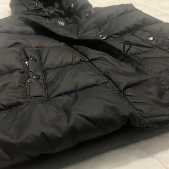 Gap cropped puff vest - Picture 3 of 10